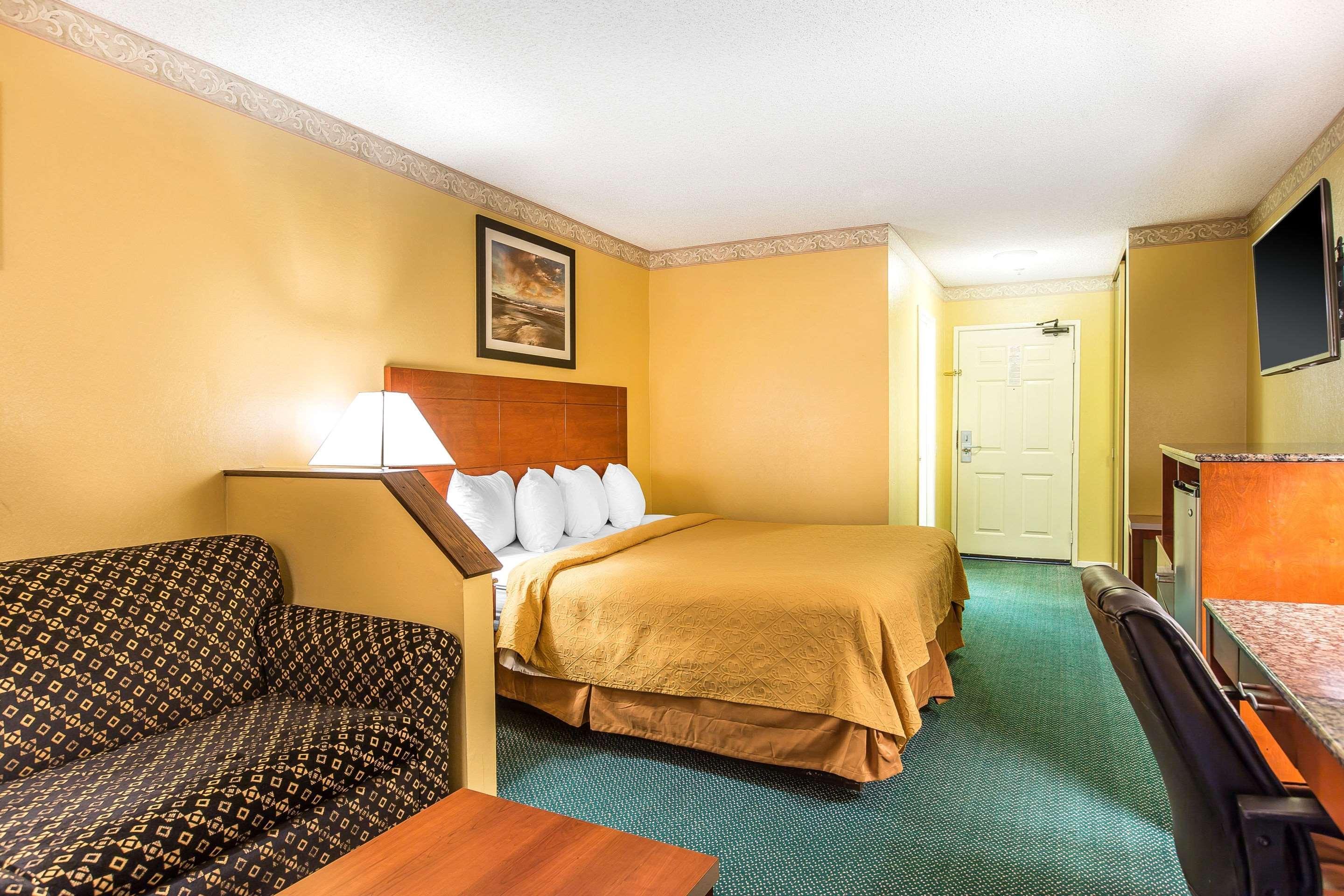 Quality & Camarillo-oxnard Hotel 2*