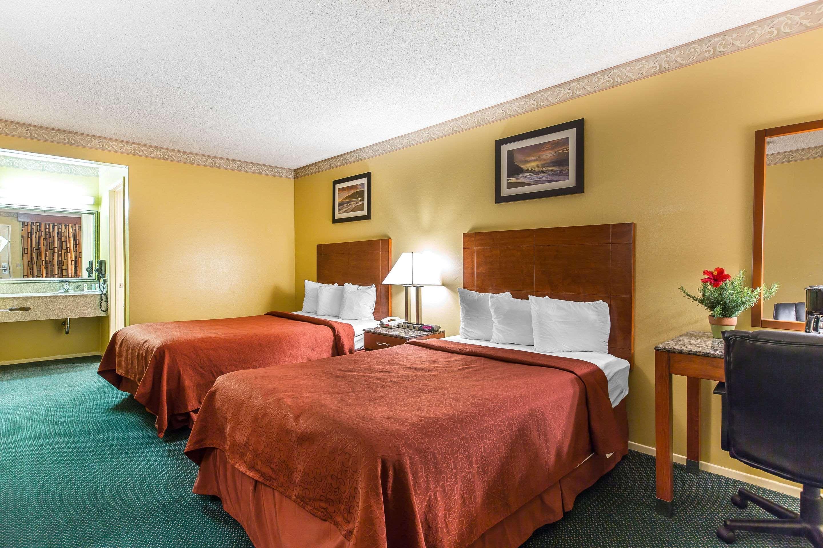 Quality & Camarillo-oxnard Hotel 2*