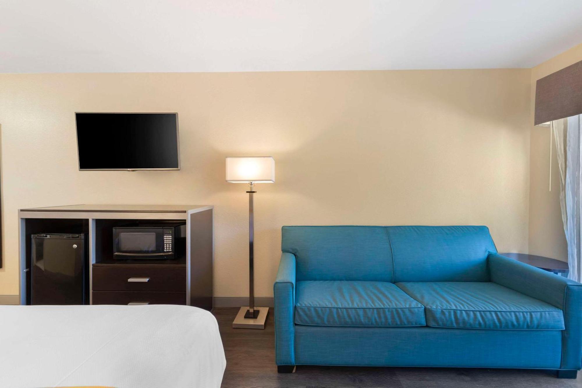 Hotel Quality & Camarillo-oxnard 2*