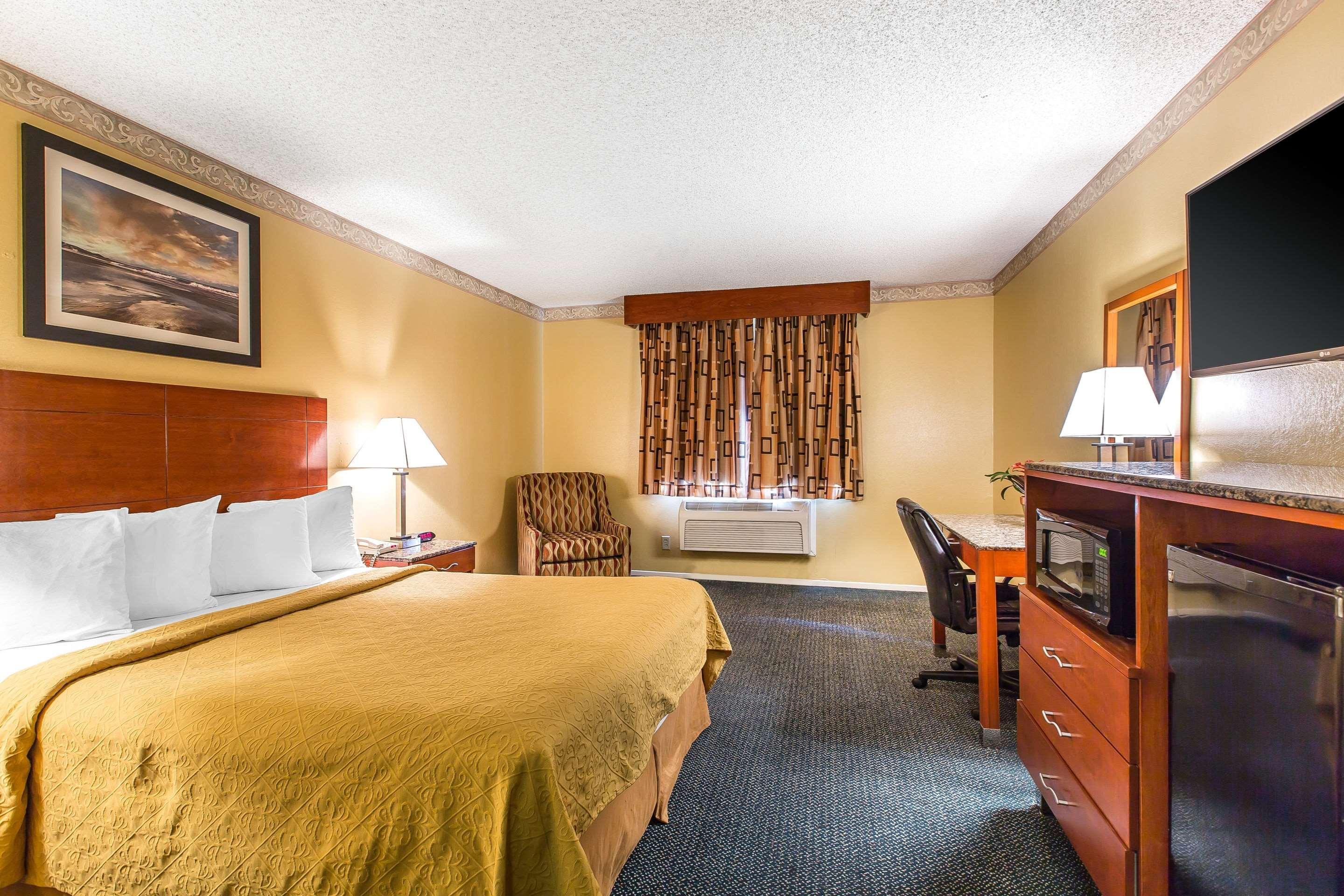 Quality Inn&suites Camarillo-oxnard 2*