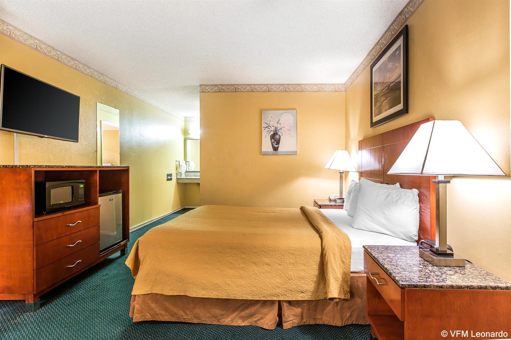 Hotel Quality Inn&suites Camarillo-oxnard 2*