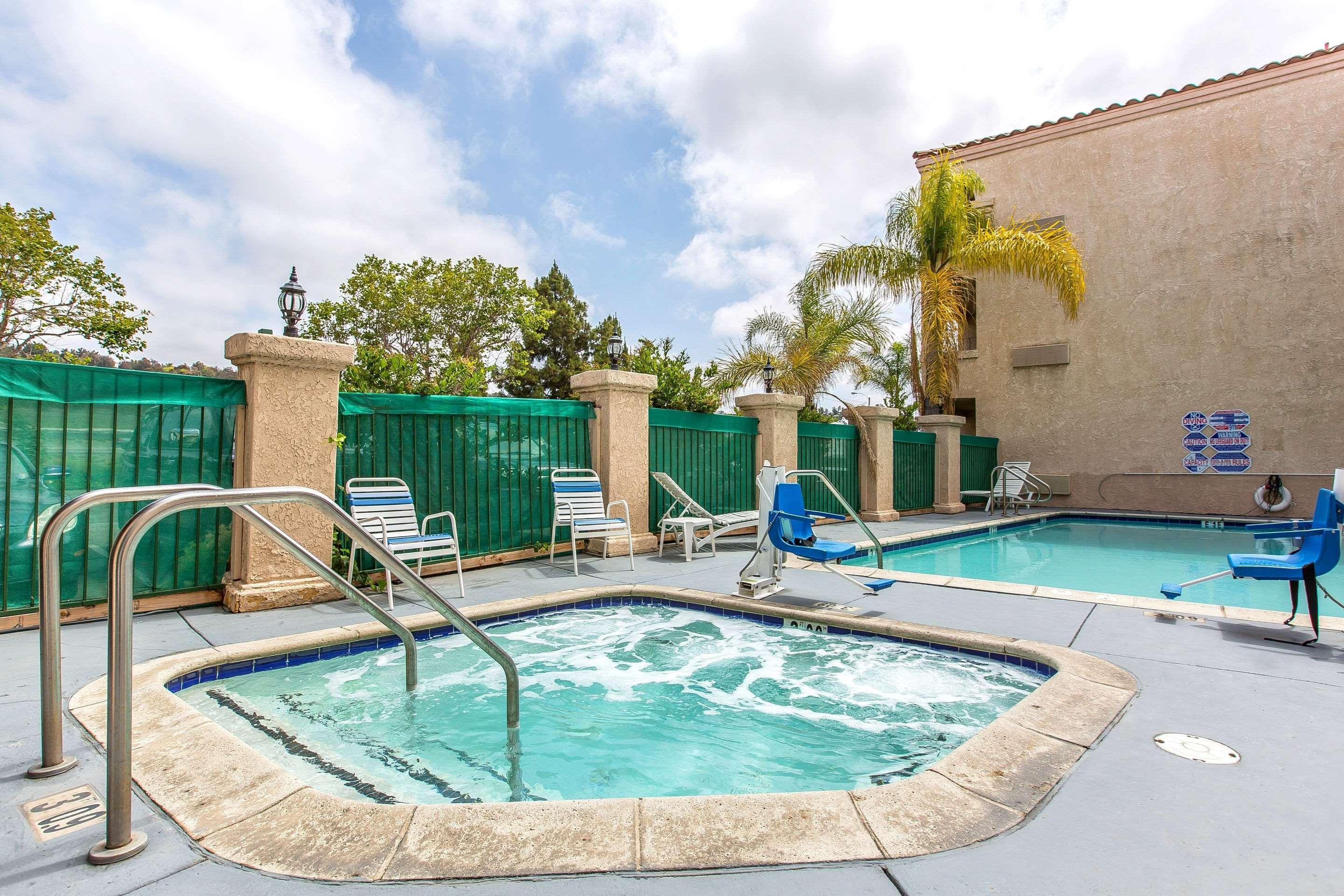 Quality Inn&suites Camarillo-oxnard 2*
