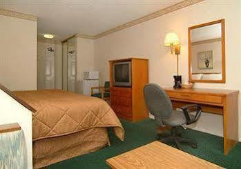 Hotel Quality Inn&suites Camarillo-oxnard 2*